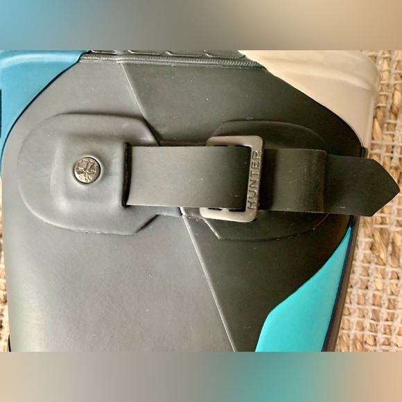 Hunter Blue and Gray Boots - SZ 6 - Picture 13 of 13